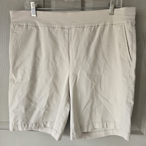 Talbots Bermuda Shorts Sz 16 Pull On Women Beige Casual - Picture 3 of 9